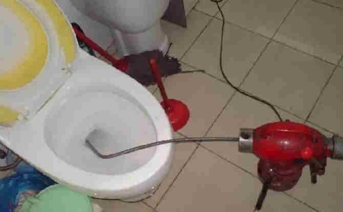 石台马桶通下水